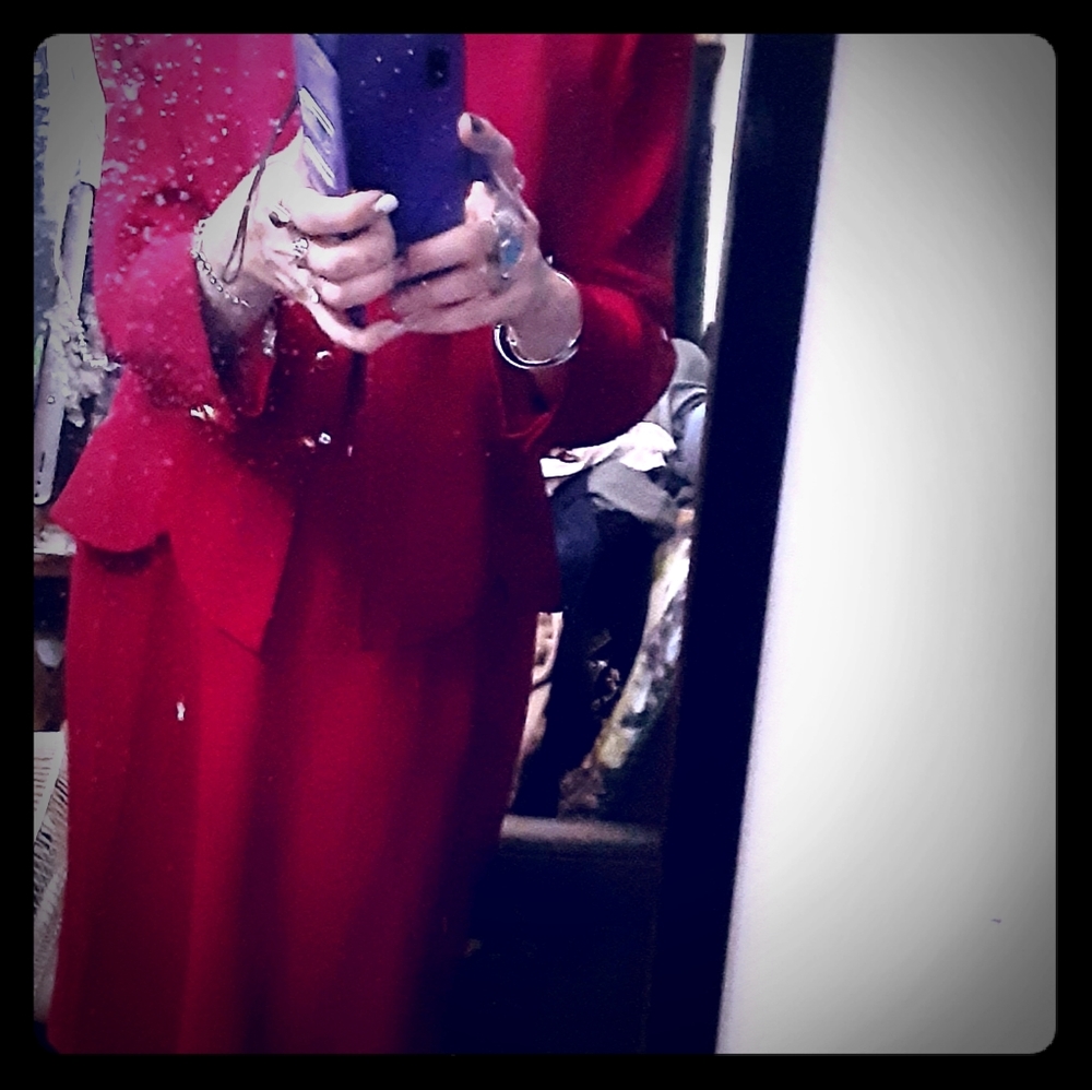 Stunning Rose Red 100% Wool Ladies Jacket & Skirt
